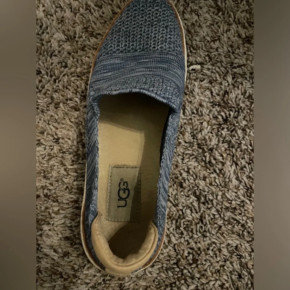 Women’s 6 Ugg Loafers in blue - Picture 2 of 6